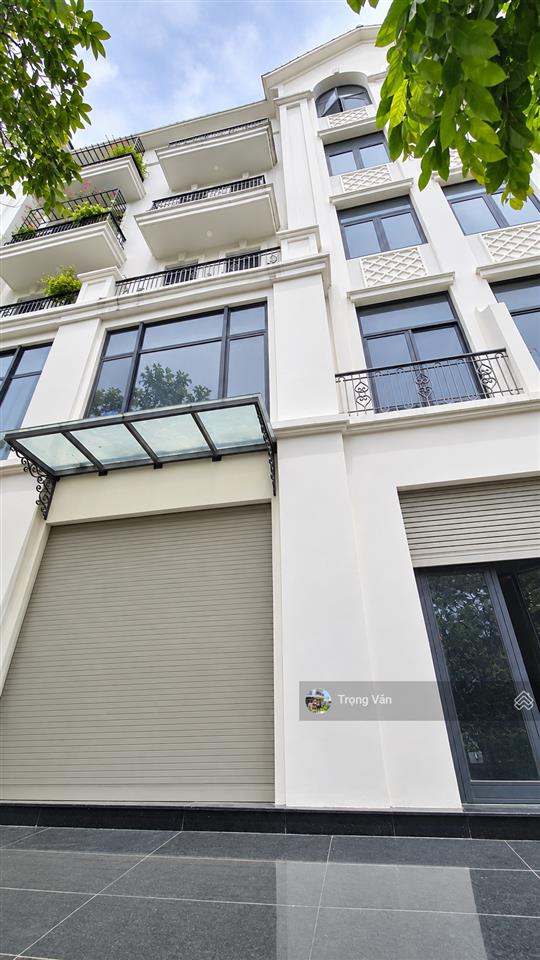 Bán nhanh nhà mặt phố manhattan khu đô thị vin q9 nhà 5 tầng + 1 tum hc đủ. giá 23 tỷ