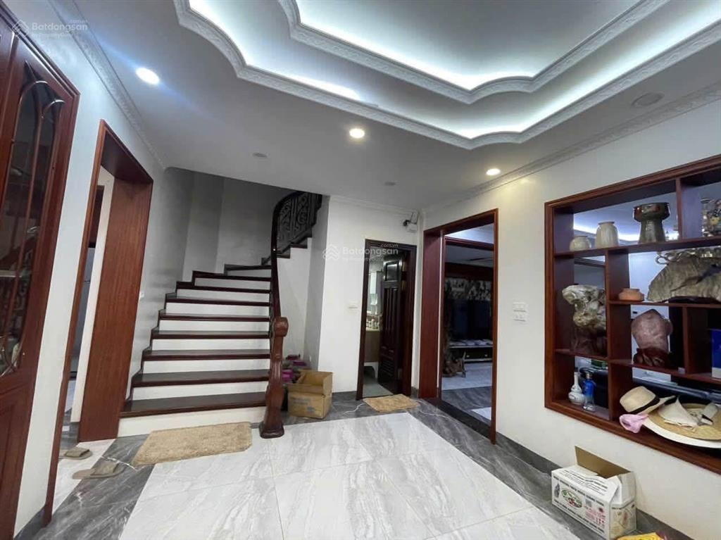 Chính chủ chuyển nơi ở mới cần bán căn bt sân vườn kđt văn phú hà đông 210m2 4 tầng, nhỉnh 35 tỷ