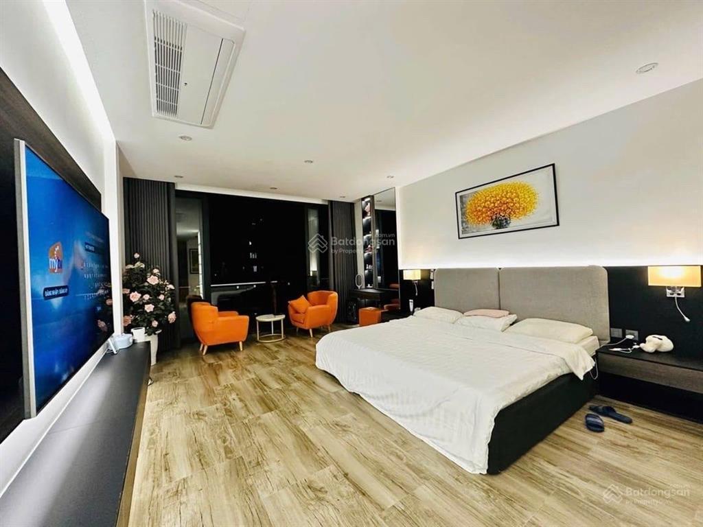 Bán căn hộ 135m 3pn 2vs | new skyline văn quán. 0983 451 ***