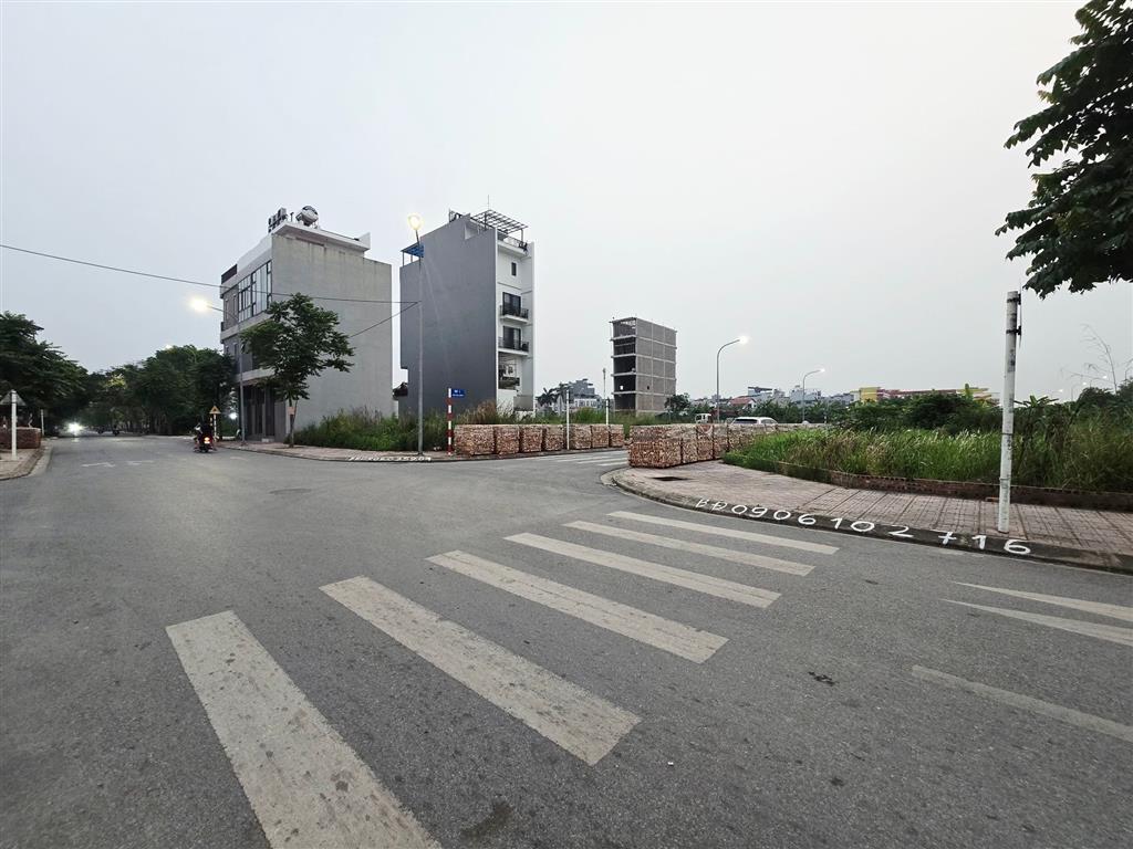 BÁN ĐẤT BÁT KHỐI, LONG BIÊN 50M2- MT 5.2m- VỈA HÈ, Ô TÔ TRÁNH ĐỖ- HƠN 9 Tỷ