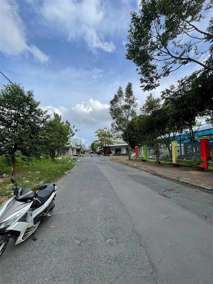 Nguyễn văn cừ vào 30 mét đường số 19 trung tâm thương mại phong điền thông phan văn trị