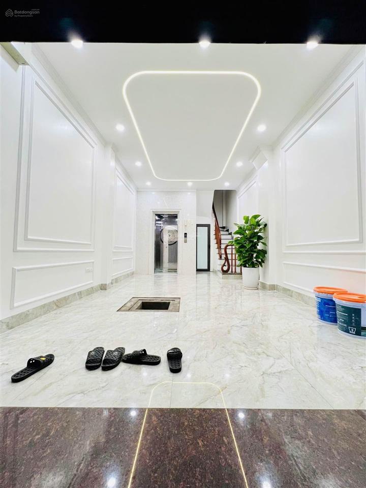 Đê la thành xây mới 40m2 x 6t thang máy 3 bước ra ô tô tránh chỉ 10 tỷ có tl.