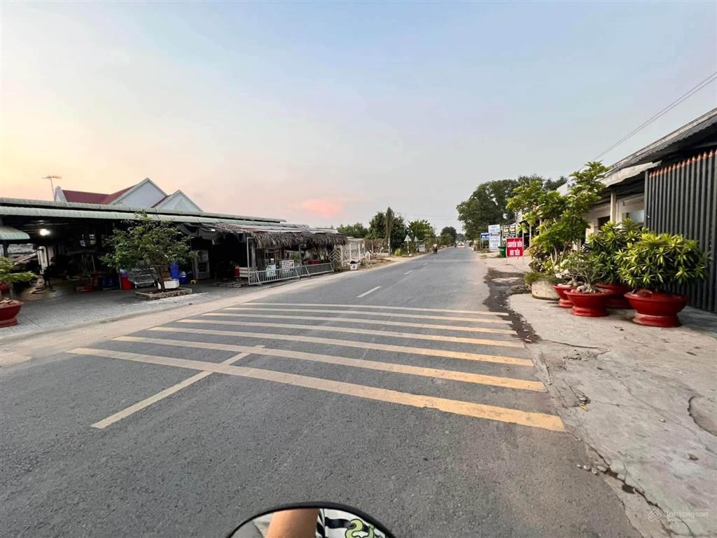 Đất mặt tiền kinh doanh buôn bán. ngay khu công nghiệp phước đông(179m2)giá 710tr. 0902 850 ***