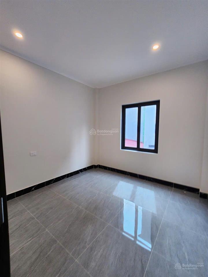Bán nhà 5 tầng đẹp lung linh cạnh cầu nhật tân