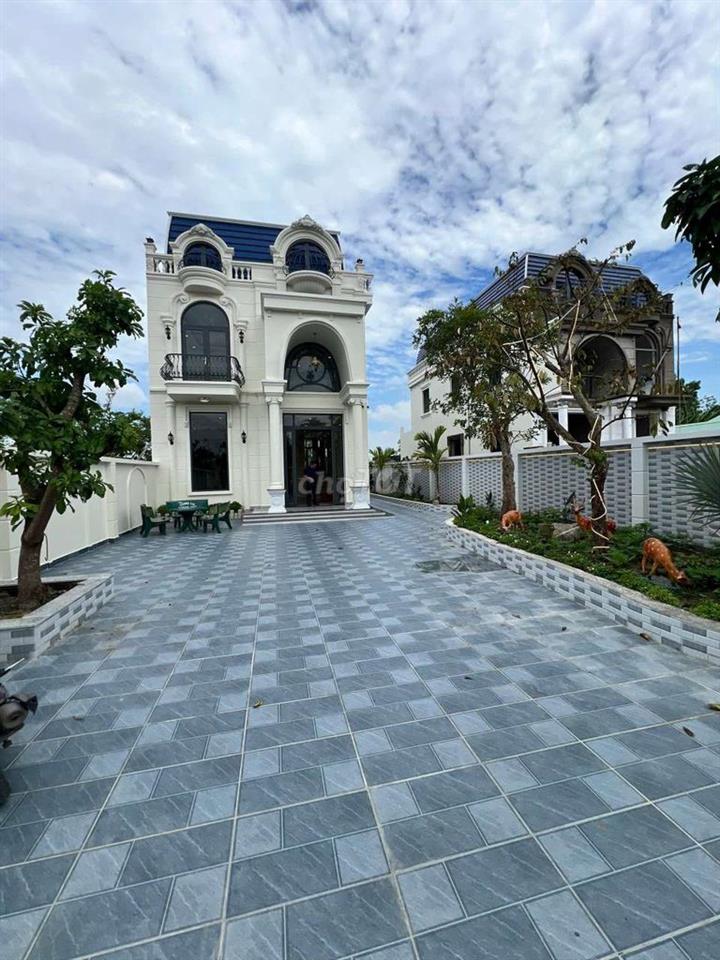 BIỆT THỰ SÂN VƯỜN 528M2 GIÁP RANH BÌNH CHÁNH FULL NỘI THẤT