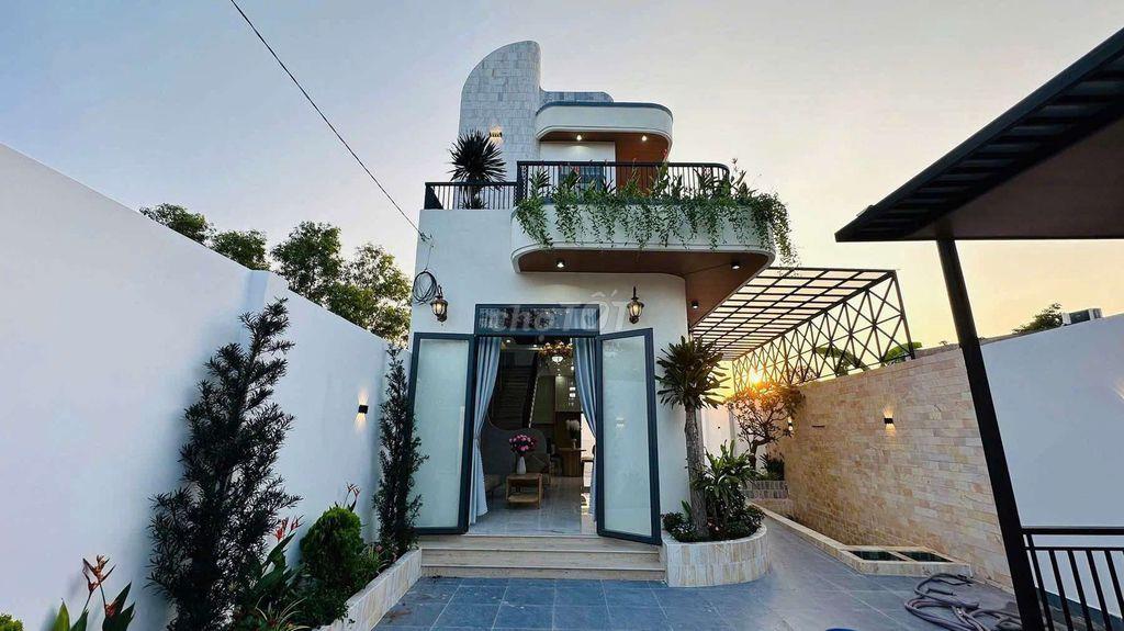 VILLA SÂN VƯỜN 288M2 FULL NỘI THẤT GIÁP RANH BÌNH CHÁNH
