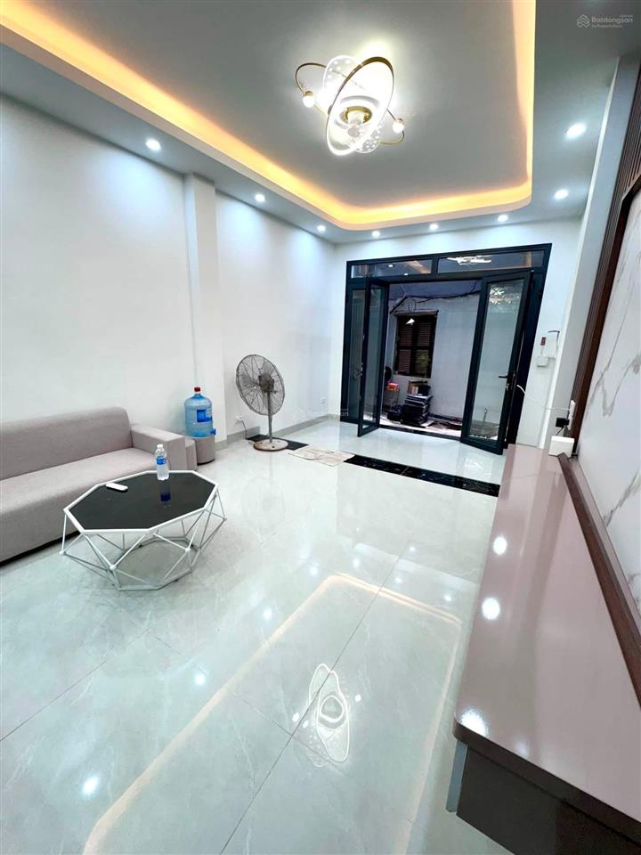 Nhà đẹp ở luôn phố phan phù tiên, p giảng võ, thang máy, 45m, 7 tầng, mt 4, 10.2 tỷ.