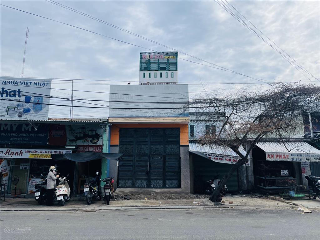 Nhà đường lý nam đế, gần chợ bình tân. vị trí kinh doanh nhộn nhịp
