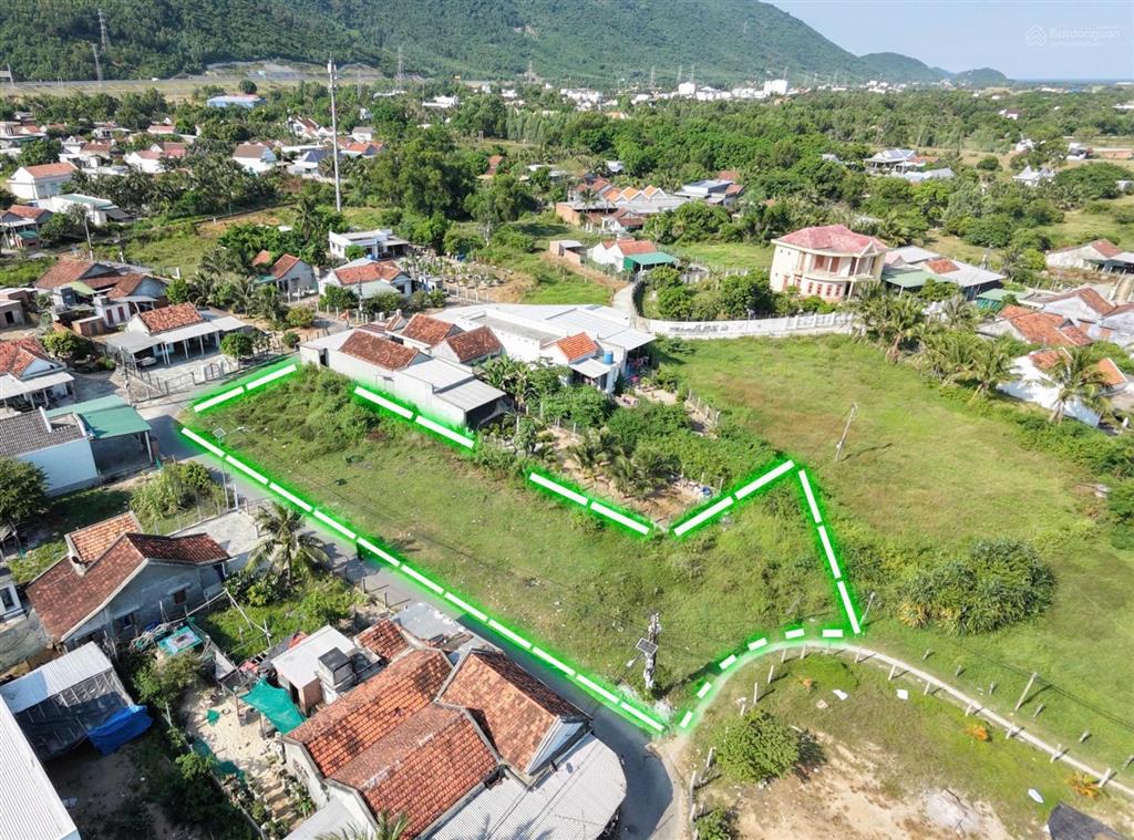 Hơn 1200m2 đất full thổ cư tại pk8. đất mặt tiền rộng, đường ô tô phù hợp phân lô. giá 7tỷ900