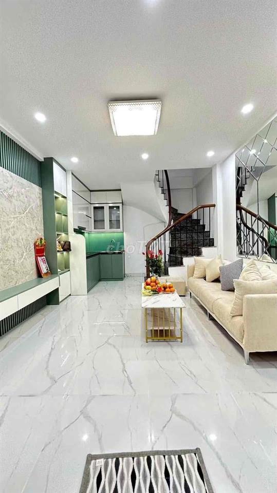 Bán gấp nhà Đại La , lô góc ,dân xây,thoáng 35M gaanf phố gần Bách Kin