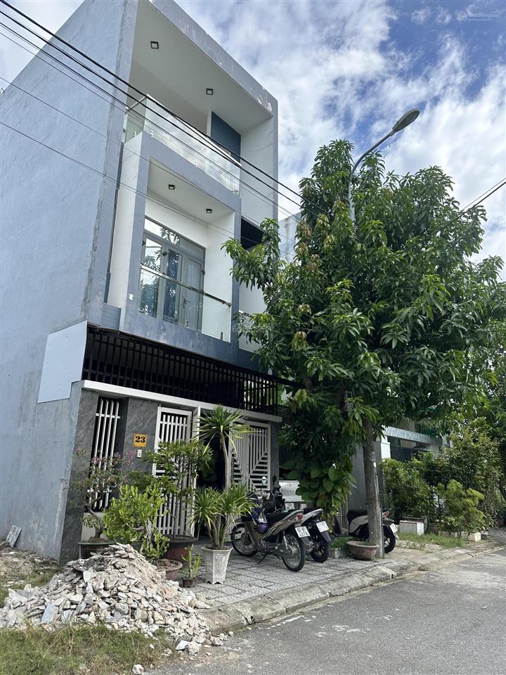 Sập hầm mặt tiền đường 5.5m hoà phú 8