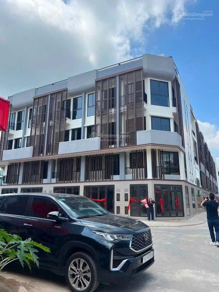 Căn góc đẹp chỉ 8 tỷ, xây sẵn 1 trệt 4 lầu thiết kế gỗ nhật đẹp khu