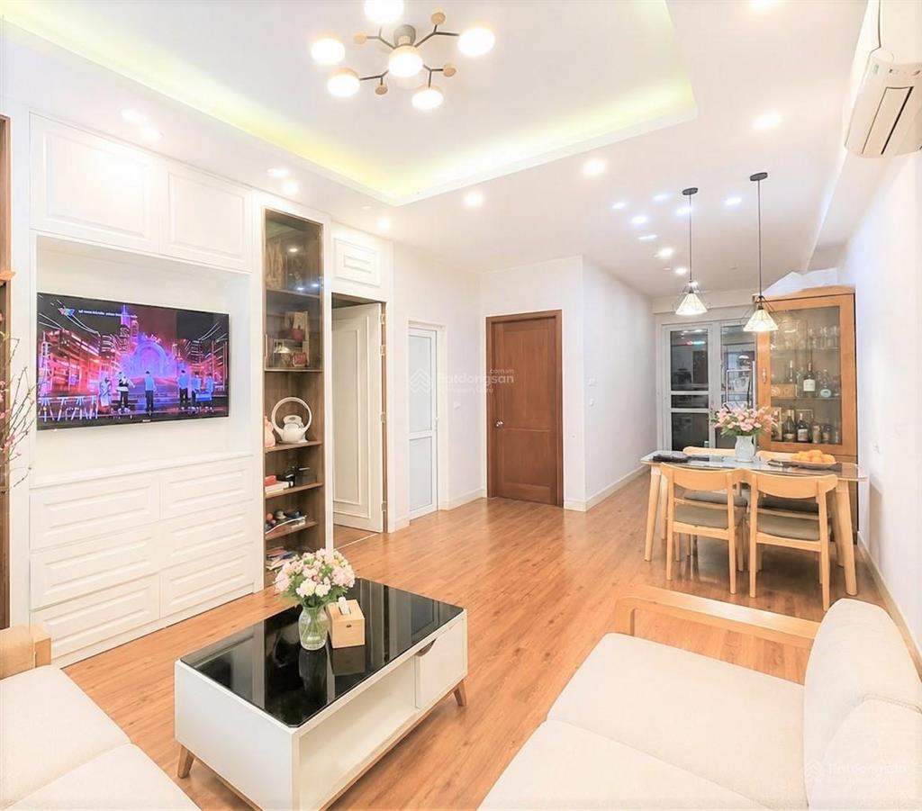 Bán căn hộ chung cư 106m2, lô góc, ô tô đỗ sảnh, đường la thành, ba đình, 8,25 tỷ