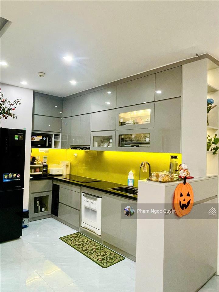 Giá thật chính chủ bán căn 102,8m2, 3pn + 2wc tầng trung full nội thất đẹp giá 5,5 tỷ the pride