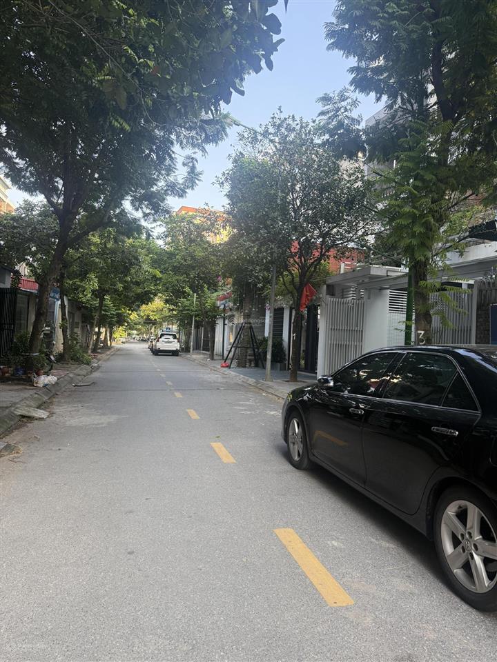 Bán nhà nguyễn bình đường 3 xe tránh ngõ thông view trước mặt thoáng. dt 220m2, mt 9.2m