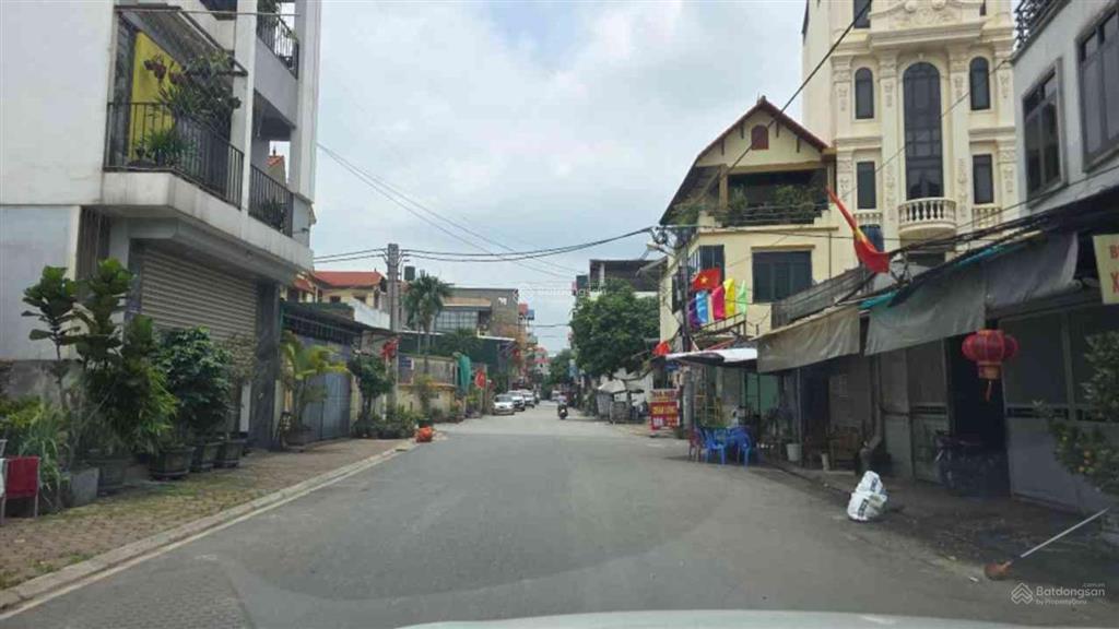 Cần bán gấp nhà đường nguyễn bình đường 3 xe tải tránh, thông view sân chơi thoáng.220m2,mt9.5m