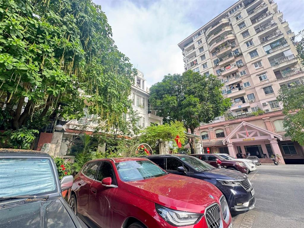 Biệt thự phố đội nhân vị trí vàng oto đỗ thoải mái sân vườn vỉa hè sân chơi khu biệt lập