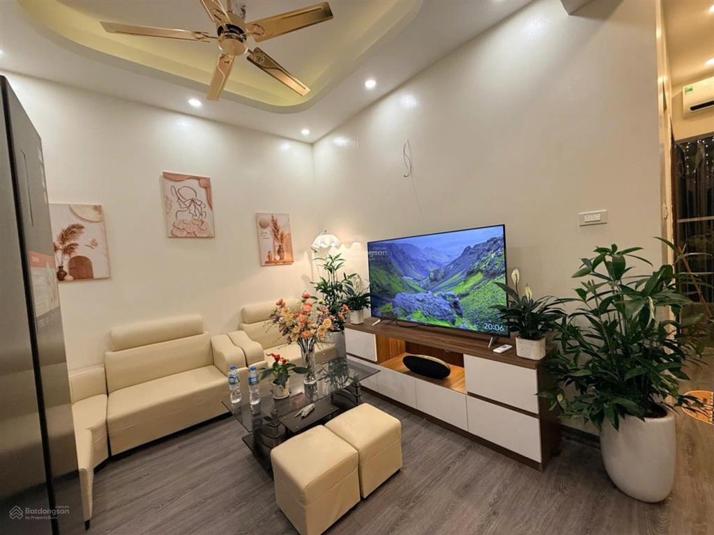 Căn hộ 55m², 2 phòng ngủ, nội thất xịn, giá 3,65 tỷ