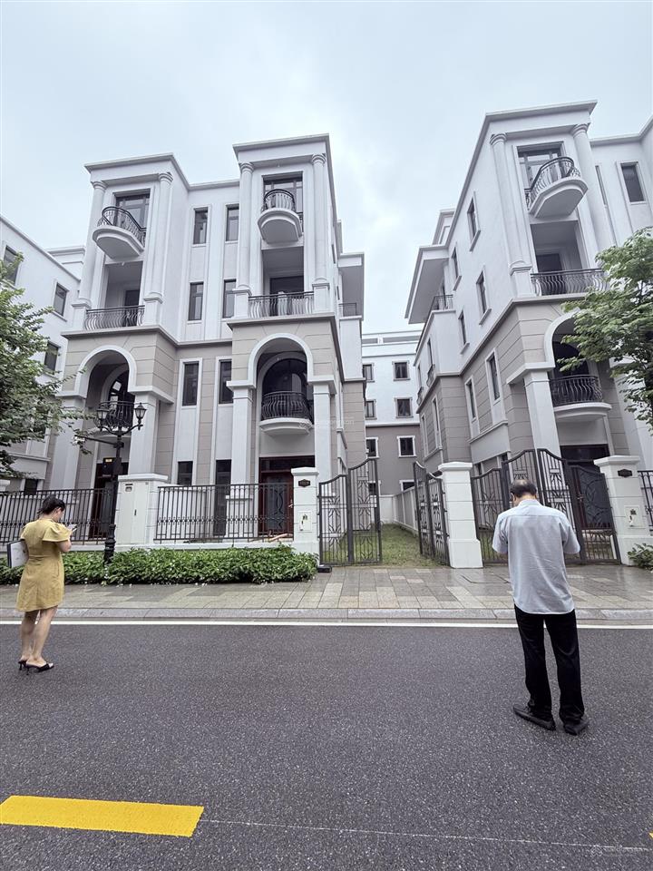Bán song lập vịnh xanh, khu compound, gần cv giá 13,8 tỷ. 0966 885 ***