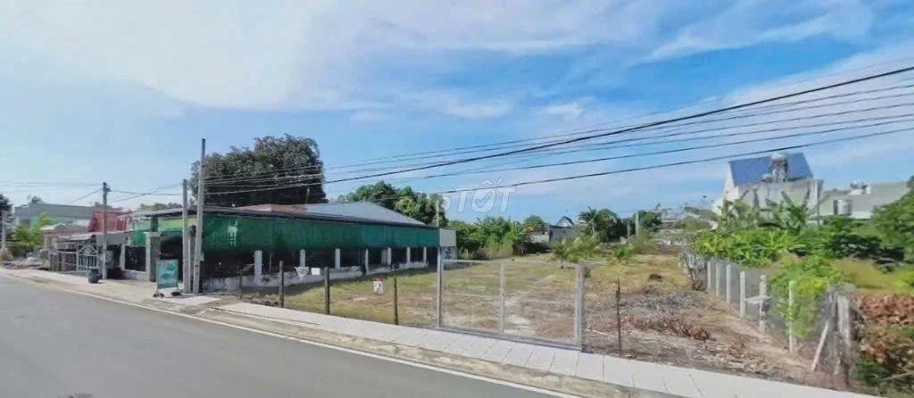 Bán đất thổ cư ( mặt tiền đường nhựa )