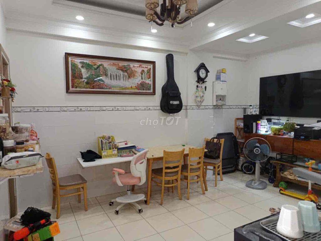 Cần bán căn hộ có sổ hồng riêng