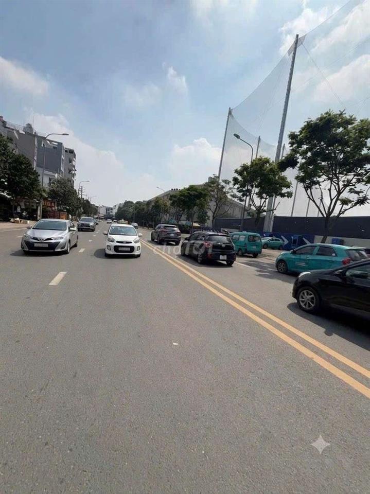 Mặt tiền kinh doanh ngay Aeon, chợ Sơn Kỳ, đường trước nhà 12m.