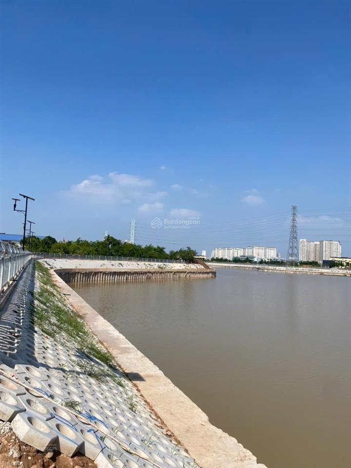 Chính chủ bán lô đất 65m2 mặt tiền 4,5 m hướng đông nam view hồ điều hòa bên cạnh đường vành đai 4