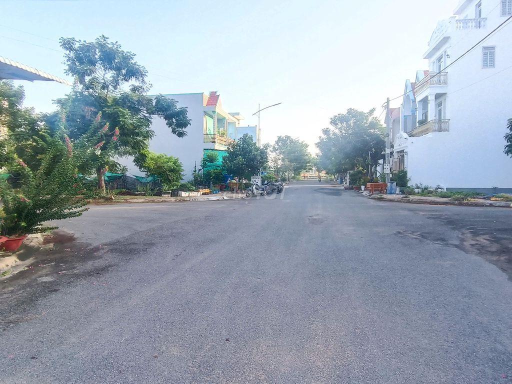 Lô đất 100m2 FULL thổ cư Tân Tập , MT DT830