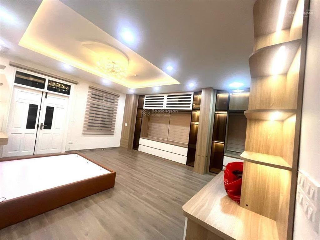 Bán nhà đẹp, ô tô gần phố hoàng quốc việt, võ chí công 41m2x5tầng, lô góc đủ nội thất về ở luôn