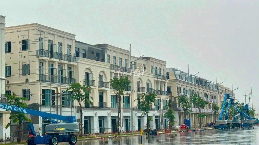 NHÀ LIỀN KỀ MT ĐƯỜNG 13M.DT:5M*15M.STSD.244M2.4TẦNG.4 PN.CHỈ 12,69 TỶ
