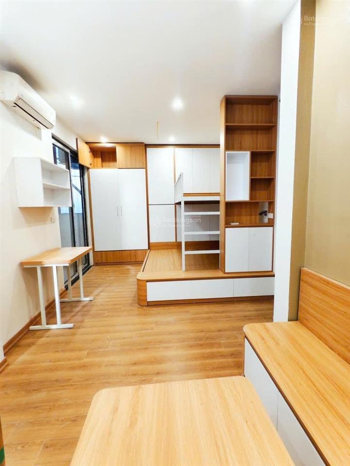 Cần bán gấp giảm tổng 4 tỷ! linh lang 9 tầng có hầm, thang máy, 2 thoáng, dt 2 tỷ/năm