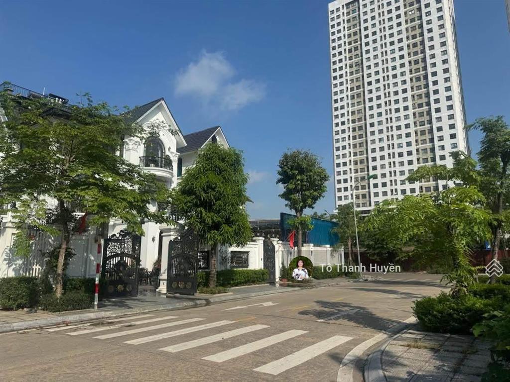 Biệt thự 240m2, nội thất đẹp khu c geleximco lê trọng tấn, hà đông | bể bơi koi, thang máy kính