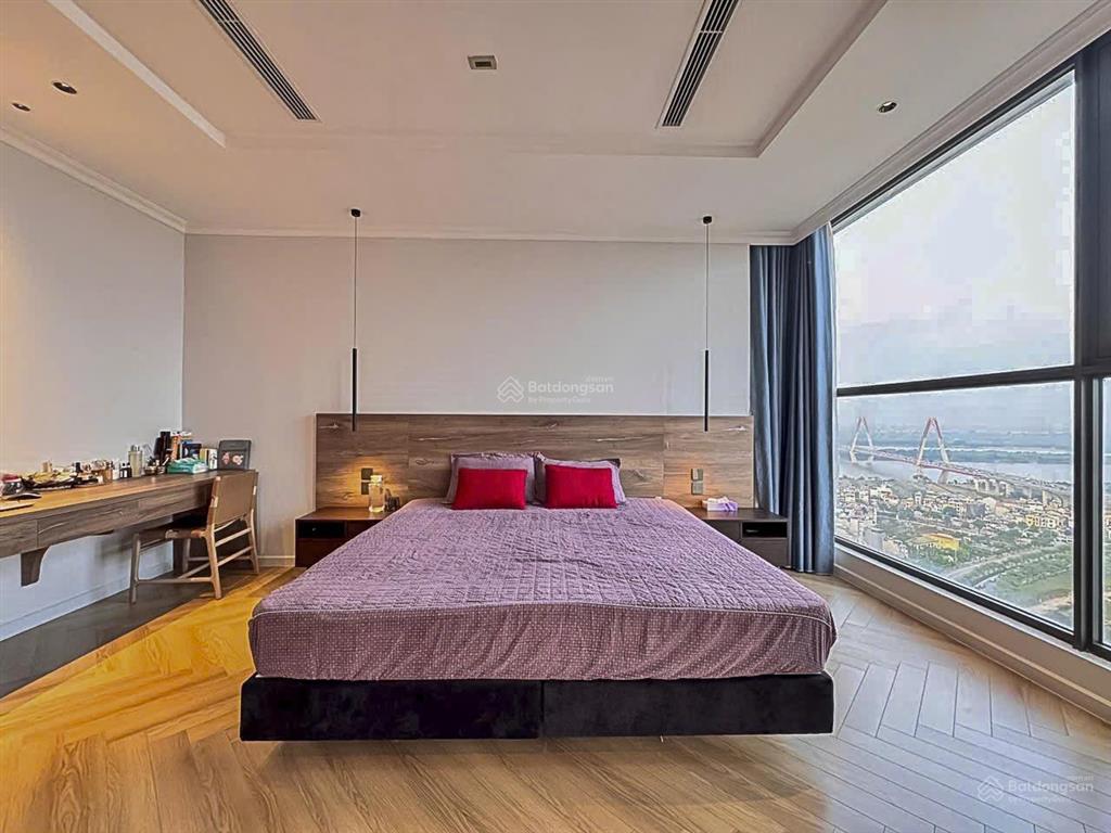 Căn 2 ngủ tầng cao view sông hồng, dt 65m2, sổ đỏ lâu dài. giá 6,35 tỷ sunshine riverside