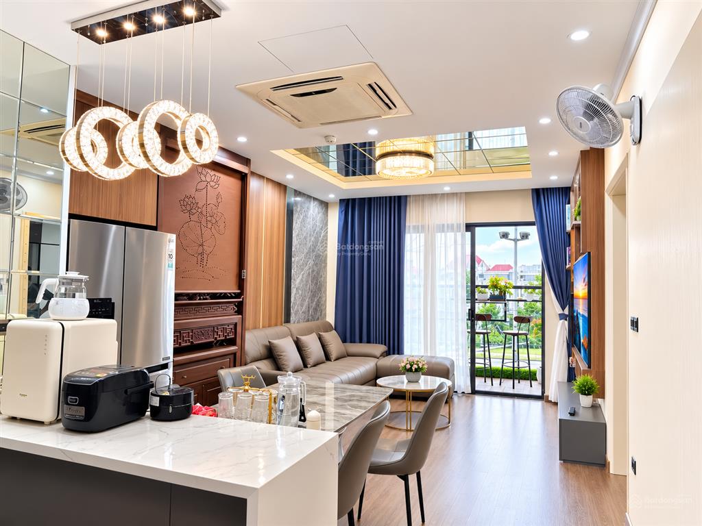Tôi cần bán căn 3 phòng ngủ le grand jardin sài đồng chỉ 5,x tỷ, nhà full đồ sẵn sổ giao dịch ngay