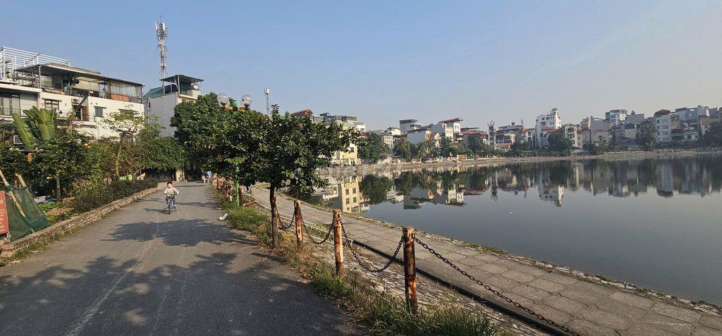 Bán nhà 2 mặt tiền, 1 mặt view hồ