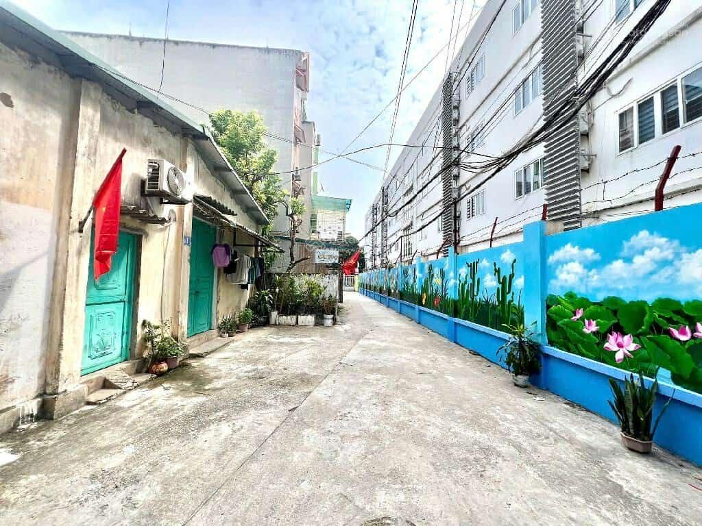 Chủ bán gấp mảnh đất hoa hậu tại ngọc thụy ngõ ô tô lô góc gần mặt phố