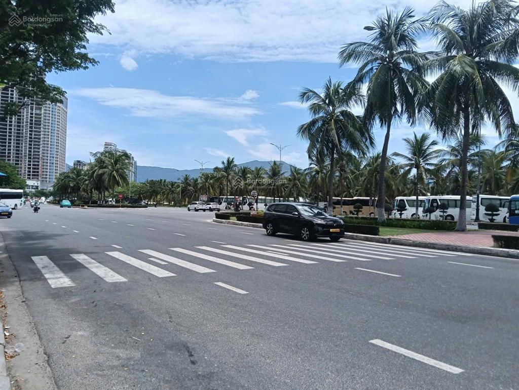 Mặt tiền đường võ nguyên giáp, đối diện bãi tắm phạm văn đồng
