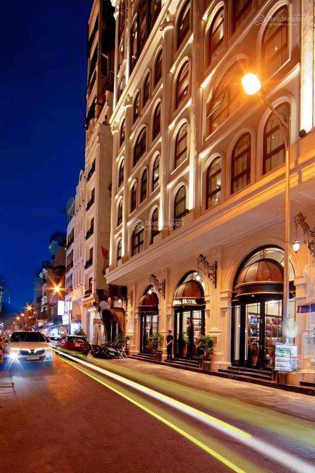 Siêu khách sạn 15 tầng phố cổ view hồ gươm mặt phố gia ngư, cách "hàm cá mập" 30m, ba bước chân