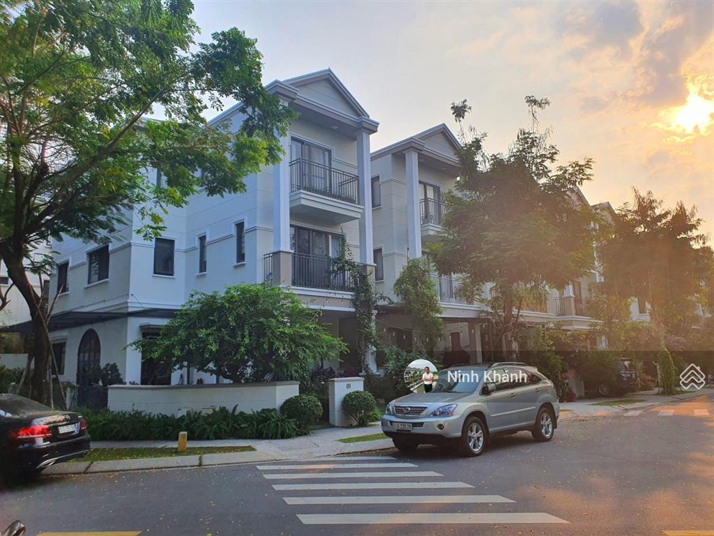 Kẹt tiền cần bán gấp căn biệt thự nine south 16,5 tỷ