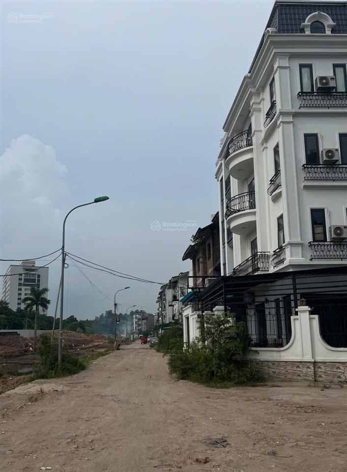 Đất cổ nhuế ô tô đỗ cửa, vào nhà, ở hoặc đầu tư xây ccmn tuyệt vời.