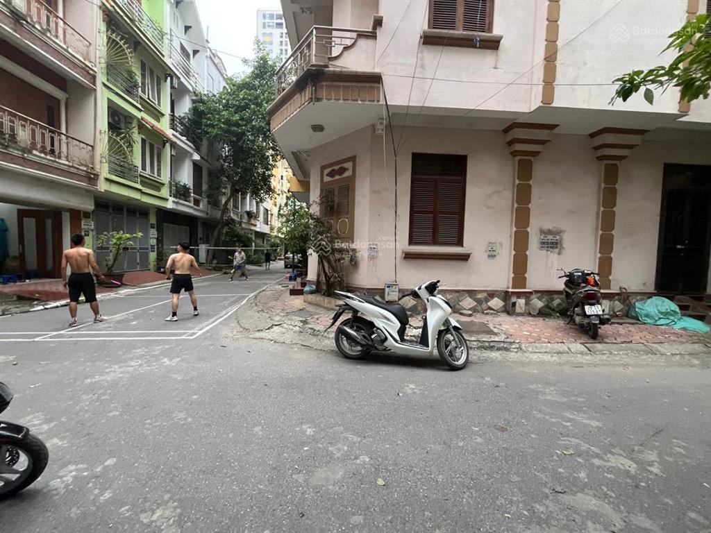 Chính chủ bán gấp nhà tt8kđt văn quán ko bao giờ ngập chỉ 20 tỷ68m23 oto tránh view xem pháo hoa