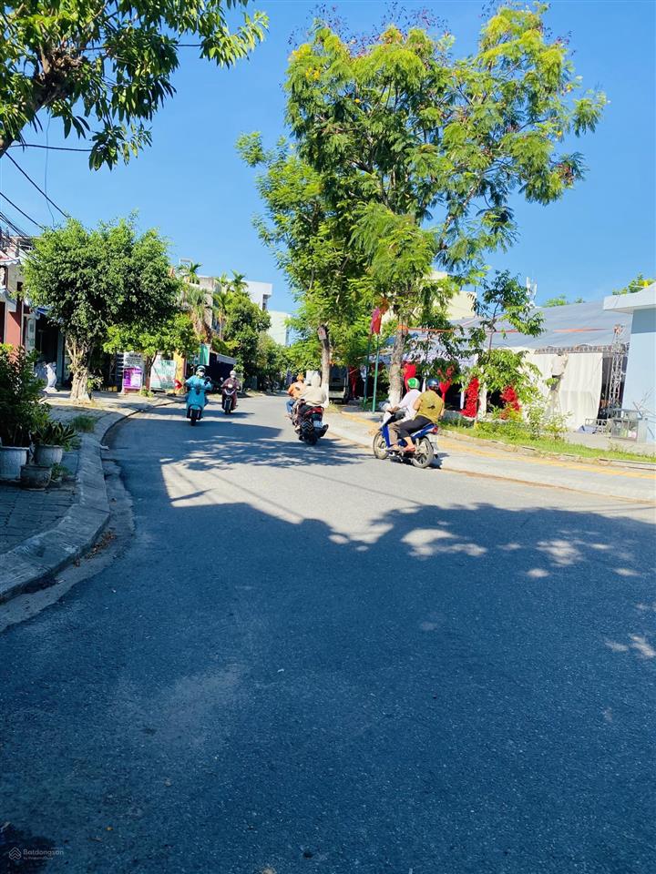 Bán 95m2. 2 mặt tiền đầu đường nguyễn xuân hữu gần trường học 50m. 3,937 tỷ (vị trí đẹp giá tốt)