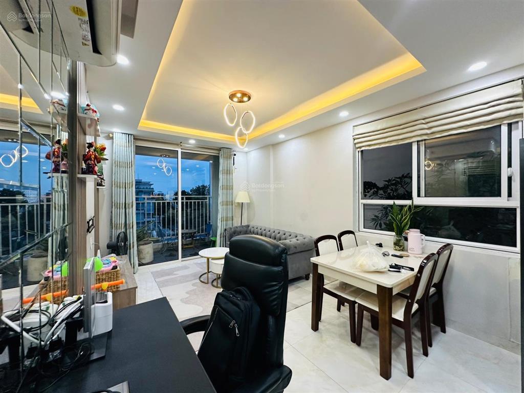 Hạ giá căn góc 73m2 2pn+2wc full nội thất như hình. cửa nam, view bắc + sẵn hđ thuê linh động