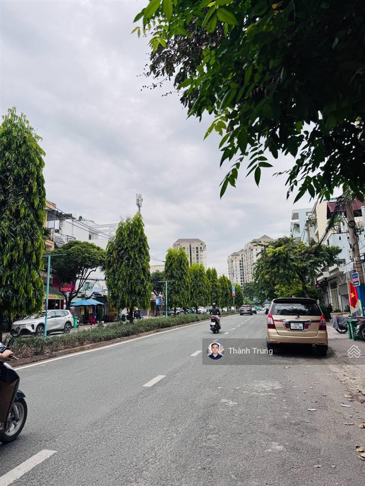 Bán gấp căn nhà mặt tiền kinh doanh đường đại lộ 3 phước bình, giá chỉ 11 tỷ còn thương lượng