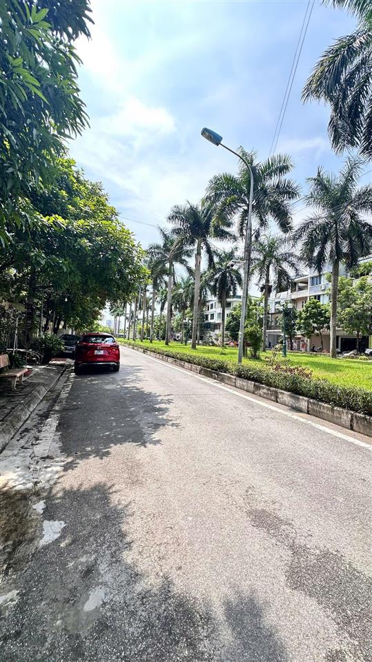 Liền kề tân tây đô 5 tầng thang máy ô tô đỗ cửa view vườn hoa chủ mót bán