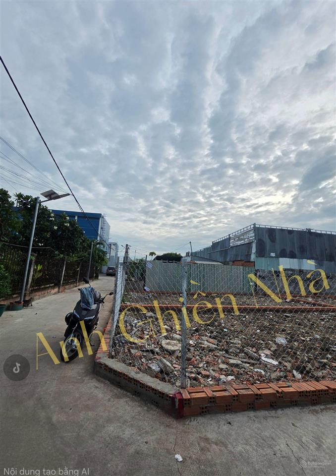 Cần bán gấp! lô góc thoáng mặt tiền rộng 5.6m đường nhựa xe hơi quay đầu cạnh vạn phúc city
