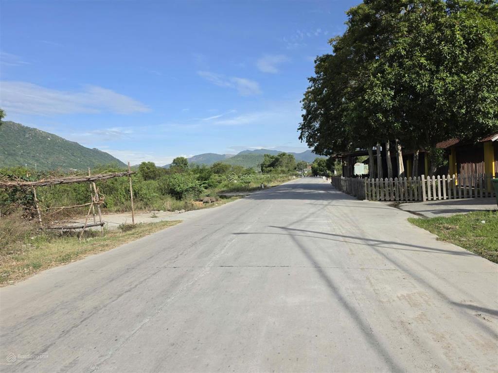 Đất ngang 9.2m mặt tiền đường thái khang, 2 mặt tiền trước sau, có sẵn thổ cư