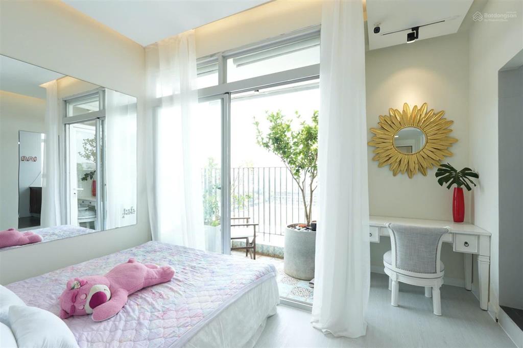 Gấp. chủ gửi bán gấp căn hộ star hill, lầu cao, nhà đẹp, giá 9,8 tỷ