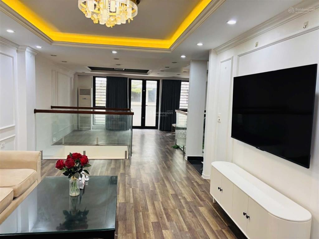 Bán nhà nguyên căn ở ngay vừa ở vừa kinh doanh 90m2 5 tầng đường 11m trâu quỳ, gia lâm