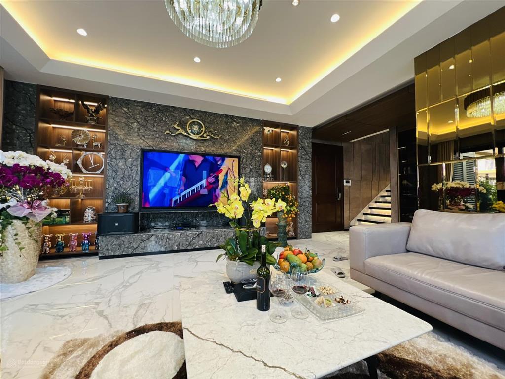 0368 973 *** penthouse siêu đẳng cấp trên không dt 301.5m2, 5 ngủ, 6vs, nội thất châu âu. sẵn sổ